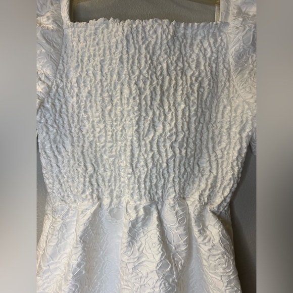 Elliatt Feminise White Puff Sleeve‎ Textured Mini Dress Size Medium - Picture 13 of 16